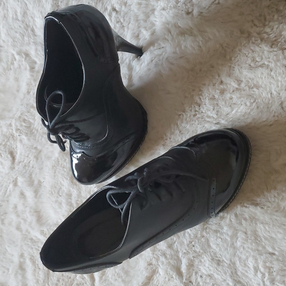 Black stilletos w/lace